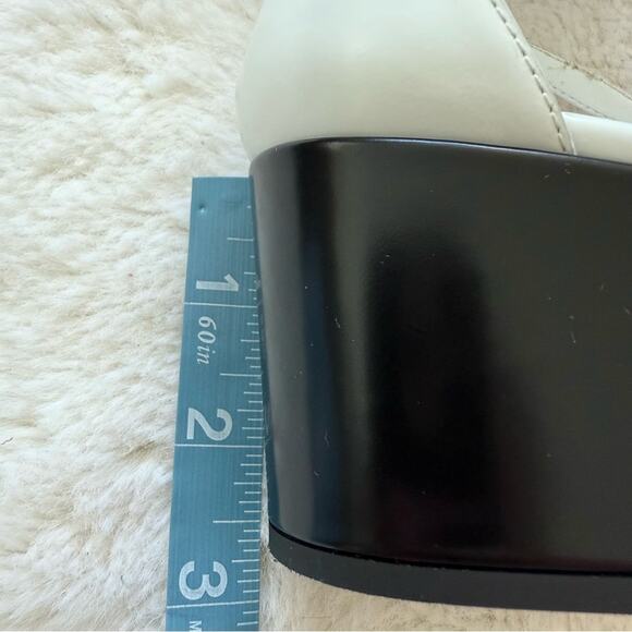 Prada Cut-Out Heeled Brushed Leather Pumps size 40EU or 9US Retail 1200$ - Picture 7 of 11